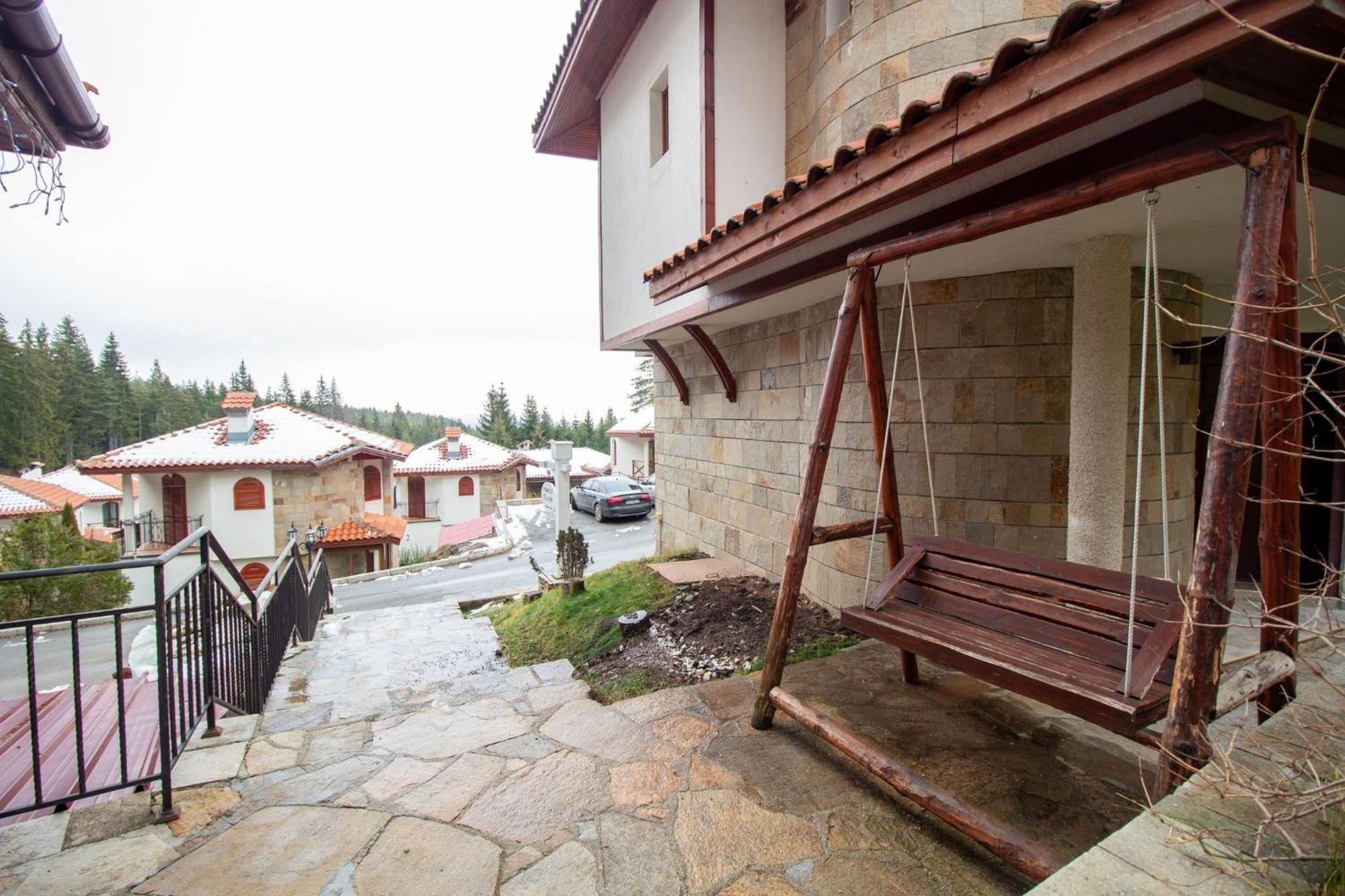 Ski Chalets at Pamporovo - an affordable village holiday for families or groups Eksteriør billede