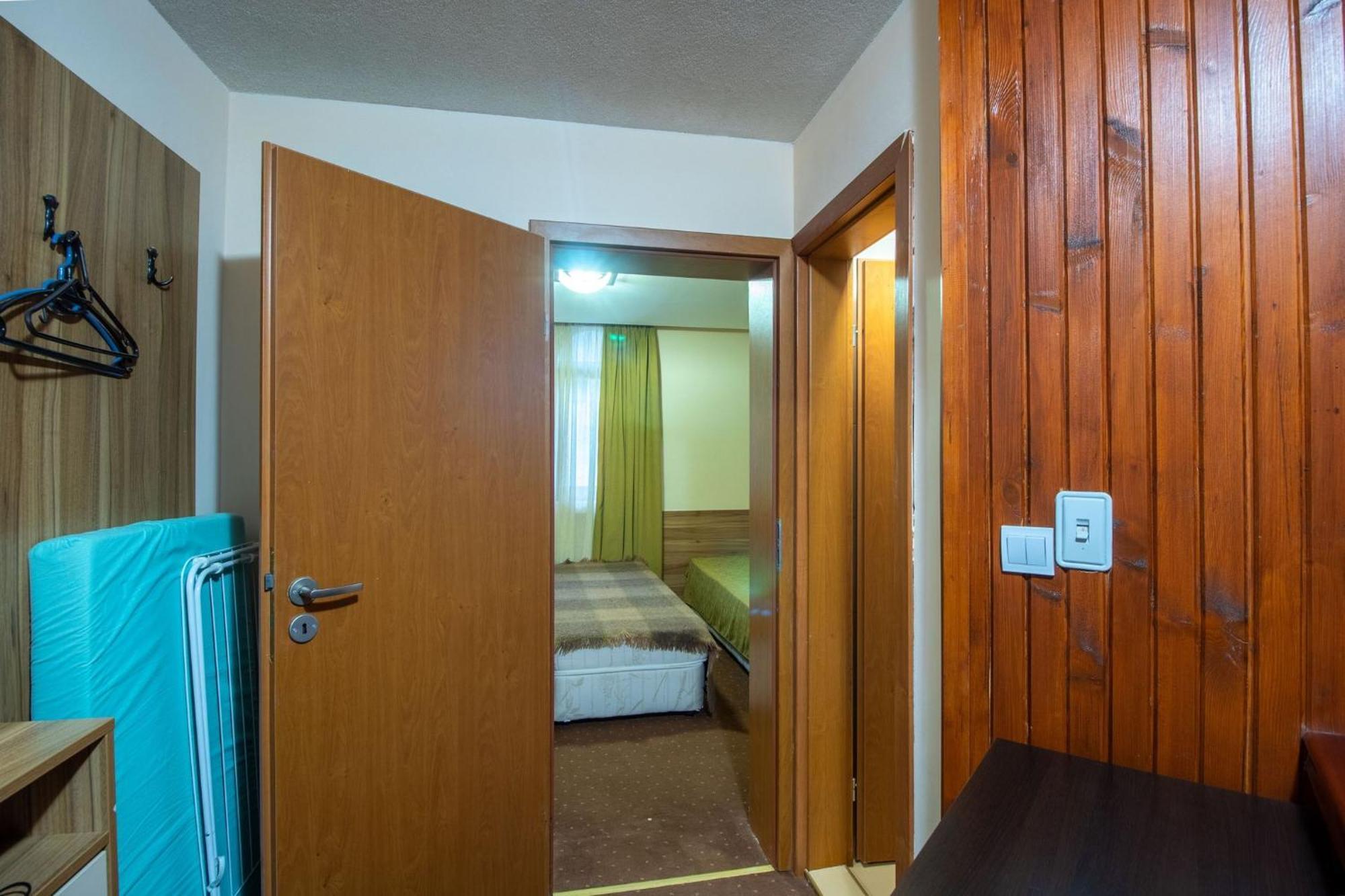 Ski Chalets at Pamporovo - an affordable village holiday for families or groups Eksteriør billede